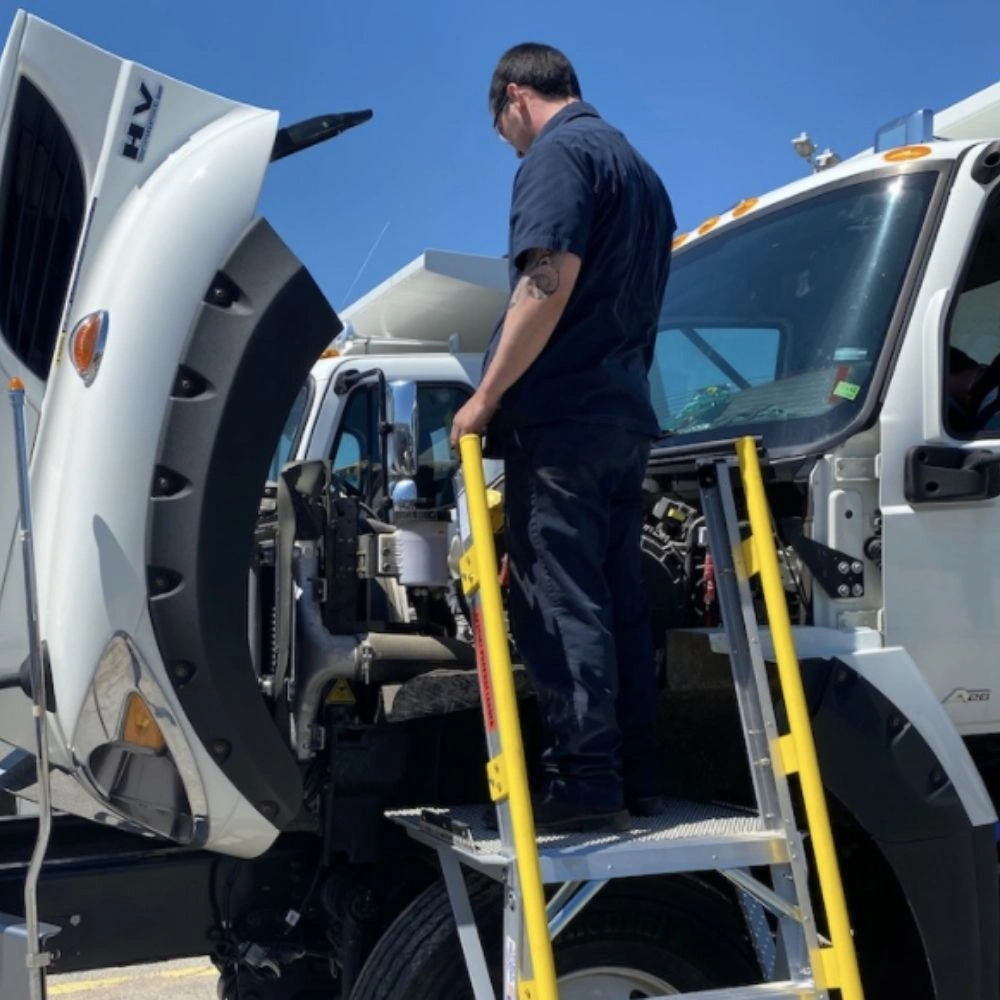 Urgent Towing & Roadside Assistance Truck Repair Jacksonville